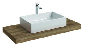 Umywalka Fomy 1 5 / 6 Umywalkę wyróżnia minimalistyczny kształt i przestronna przestrzeń do mycia. Subtelne krawędzie dodają umywalce lekkości. Wymagany montaż na blacie.