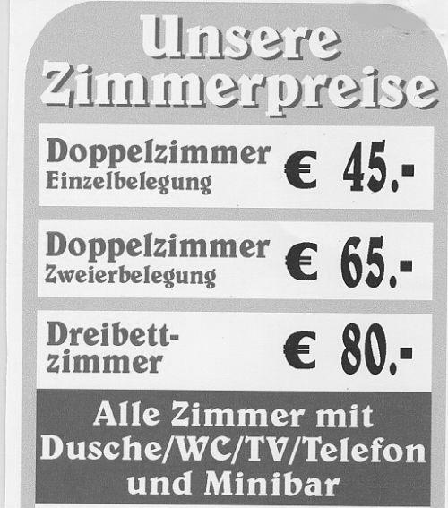 Mitspielerinnen. Wer meint, Fußball ist Jungensache, irrt. Das Spiel beginnt. Die Mädchen spielen so gut wie die Jungen, manchmal sogar besser... nach: www.goethe.de 9.4.