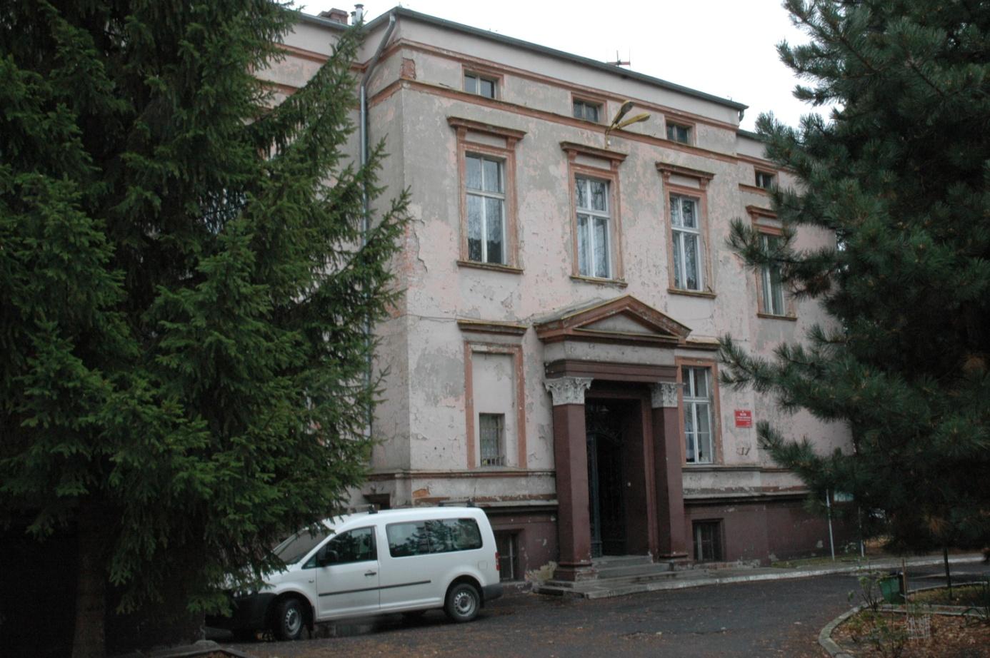 FOT.1. ELEWACJA POŁUDNIOWO-ZACHODNIA WIDOK OD PŁD. FOT.2.