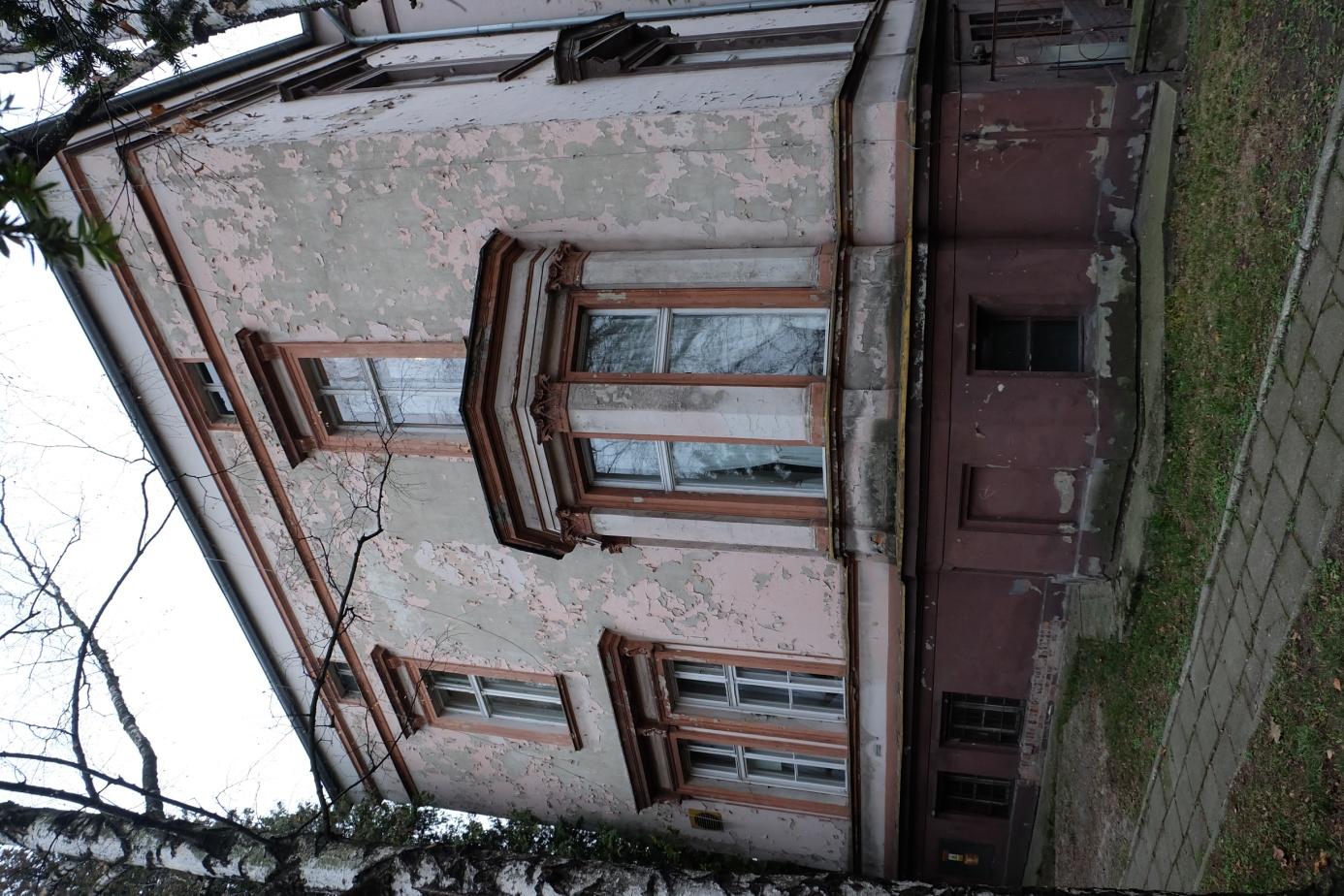 FOT.17. WSCHODNI RÓG BUDYNKU. FOT.