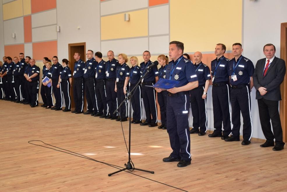 UROCZYSTOŚĆ ROZPOCZĘCIA KONKURSU Rozpoczęcie Ogólnopolskiego Konkursu Policjant Służby Kryminalnej Roku 2016 nastąpiło z chwilą przybycia drużyn do Szkoły Policji w Pile w dniu 6 czerwca w godzinach