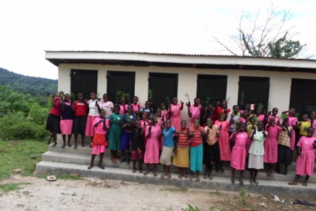 Uganda, Kayenye Z korespondencji dyrektora szkoły podstawowej Wilsona Wabalandy: Greetings from Kayenje primary School.