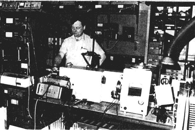 Synchrotron Radiation in Natural Science Vol. 14, No. 1-2 (2015) część, jako wiązka odniesienia, za pomocą układu luster była kierowana wprost na drugi fotopowielacz. Rysunek 6. A.