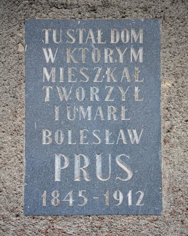 Trudy warszawskiego życia W Warszawie nie było mu lekko.