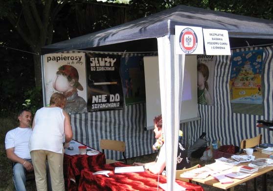 na przygotowaniu prezentacji multimedialnej n/t zapobiegania paleniu tytoniu wśród rówieśników. W konkursie wzięło udział 12557 uczniów z 345 szkół podstawowych.