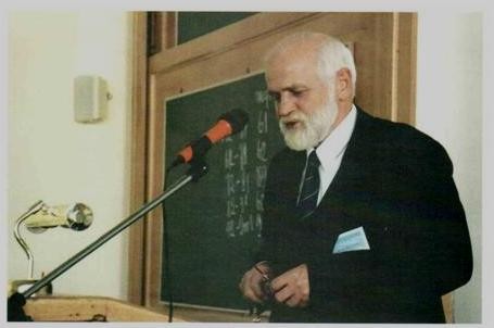 JERZY BORYCZKA (2004-2008) Prof. dr hab. Jerzy Boryczka Urodził się 1 lipca 1937 r. w Kozienicach -Nowiny. Liceum Ogólnokształcące ukończył w Kozienicach w roku 1955.