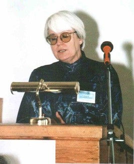 URSZULA KOSSOWSKA-CEZAK (1961-2004) Dr Urszula Kossowska-Cezak Urodziła się 1 września 1937 r. w Warszawie. Maturę uzyskała w 1955 r. w Liceum im. Klementyny z Tańskich Hoffmanowej w Warszawie.
