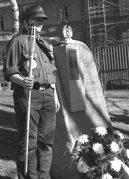 Słowo prezesa Romana Koby na uroczystości odsłonięcia Pomnika Katyńskiego w Sztokholmie 6 maja 2001 roku Dla tej grupy Polskich uchodźców w Szwecji, którzy mieli w pamięci najazd Armii Czerwonej