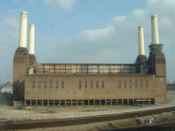 Widok na elektrownię z budynku sąsiadującego (foto własne) Tereny