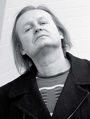 Przemysław Mac Stopa architekt i projektant wzornictwa przemysłowego, założyciel i główny projektant Massive Design, ale także kompozytor muzyki i gitarzysta.