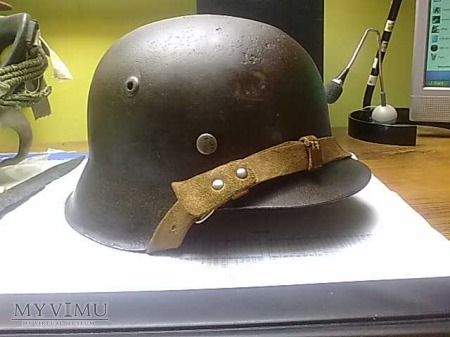 Stahlhelm M42 Stahlhelm M42 Datowanie przedmiotu: 1942-1945 Opis przedmiotu: Charakterystyczny hełm Wehrmachtu, następca M35 i M40.