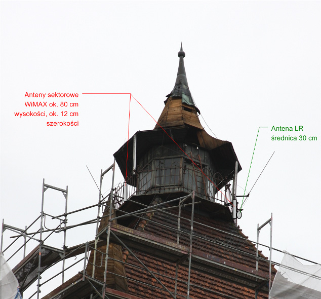 Anteny (same lub wraz z urządzeniami w.cz. w zależności od wyboru sprzętu przez Zleceniodawcę) zostaną zainstalowane na barierce galerii widokowej na szczycie wieży.