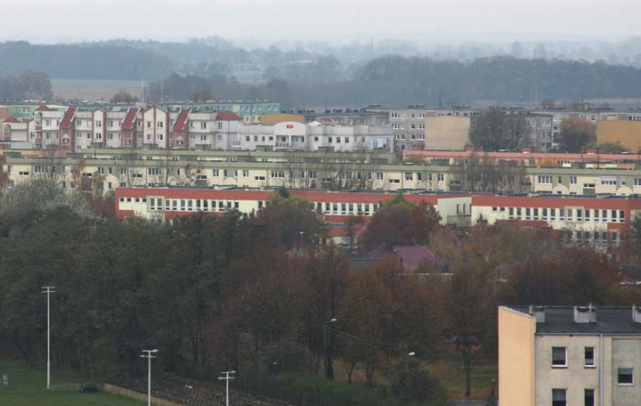 Oba punkty odbiorcze zlokalizowane są w tym samym budynku, w związku z tym obsługiwane będą przez wspólne urządzenie radiowe, a rozdział nastąpi na poziomie urządzeń informatycznych (router lub