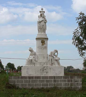 7. Cmentarz w Kowalówce, grobowiec Ponińskich, przypisywany Antonowi Schimserowi, 1833 r. 7. Cemetery in Kowalówka, tombstone of the Poniński family, attributed to Anton Schimser, 1833. interesujące.