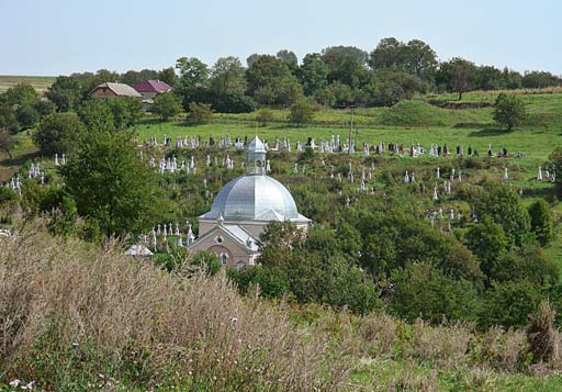 8. Cmentarz w Browarach. 8. Cemetery in Browary. nagrobków bez zachowanej inskrypcji. W znacznej części są one przez nas pomijane, wyjątek stanowią dzieła o ponadprzeciętnym wyrazie artystycznym.