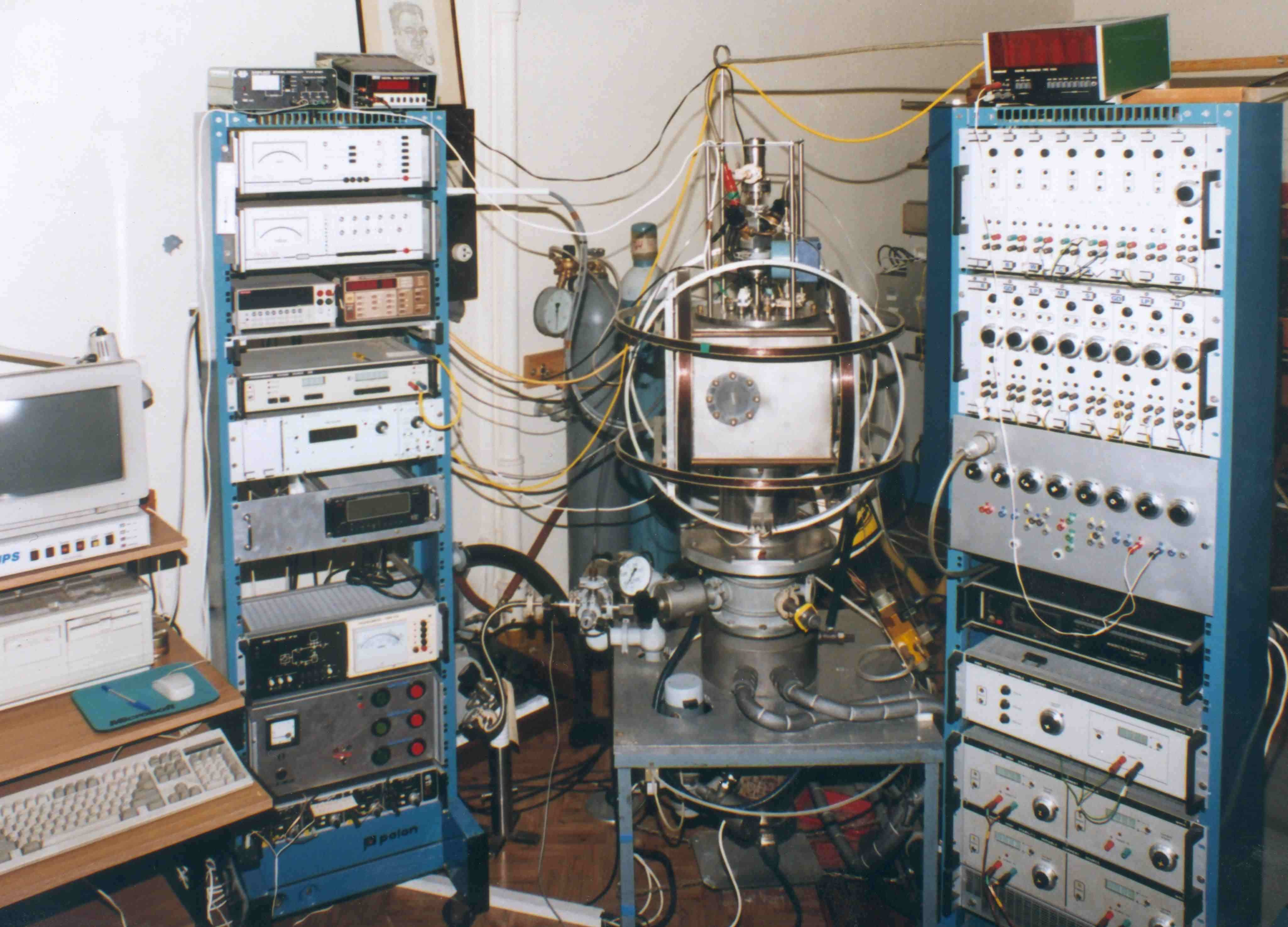 Total cross section measurements experimental apparatus filament current 1-1.3 A magnetic field less than 0.