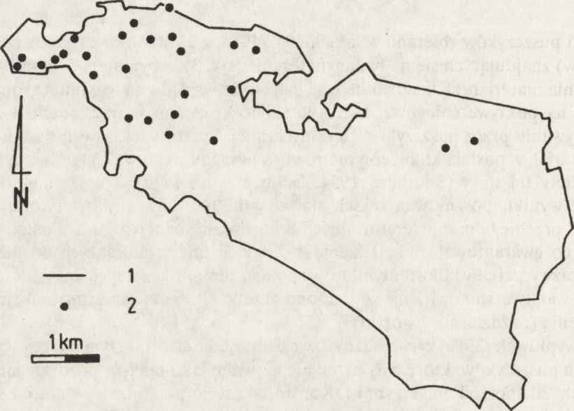 6 В. Gramsz 1km Rye. 3. Teren badań (1) i rozmieszczenie punktów zbioru wypluwek (2). Fig. 3. Study area (1) and places where pellets were collected (2). odnajdowano w pojedynczej wypluwce puszczyka.