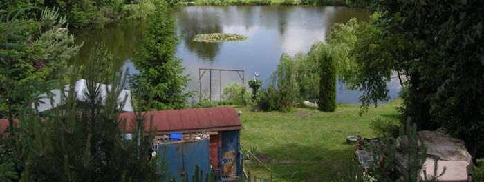 Potorfia w krajobrazie rolniczym Pojezierza Dobrzyńskiego Fot. 3. Zbiornik wodny powstały w wyniku wybrania torfu (Zbójno).