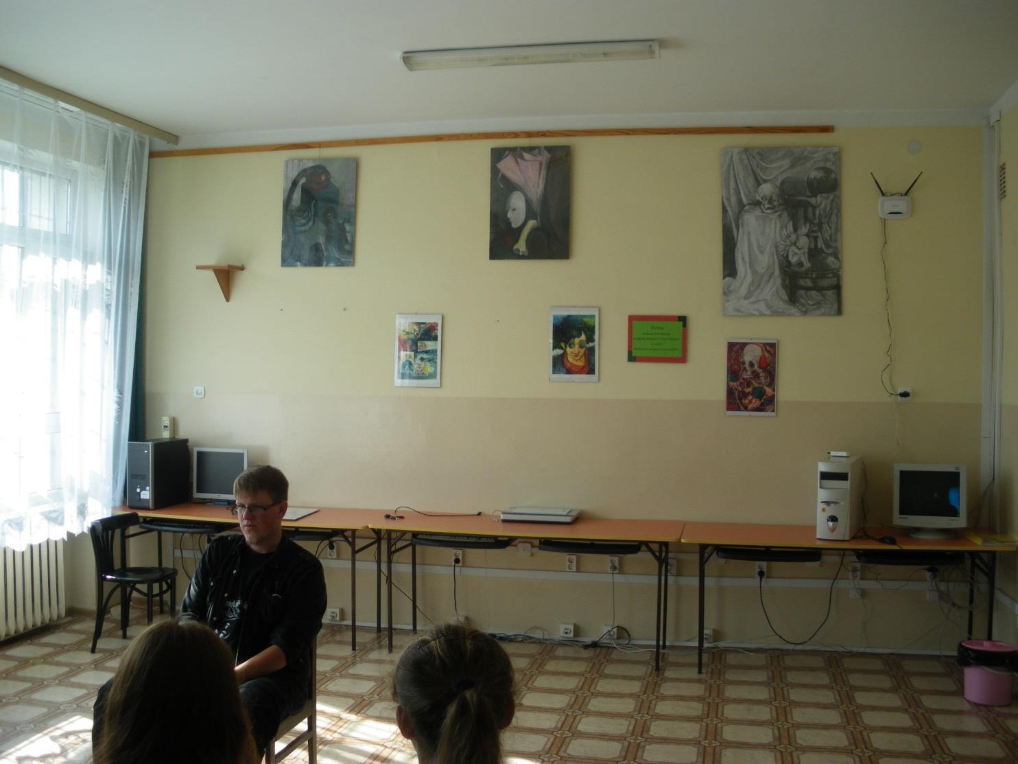 Spotkanie z Łukaszem Milewskim 29 września w bibliotece szkolnej, w ramach spotkań z lokalnymi twórcami, gościliśmy Łukasza Milewskiego, studenta ASP w Łodzi.