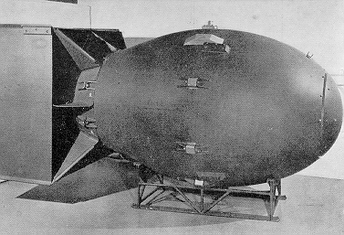 LITTLE BOY - bomba uranowa zrzucona na Hiroshimę 6 sierpnia 1945 r. (ok.