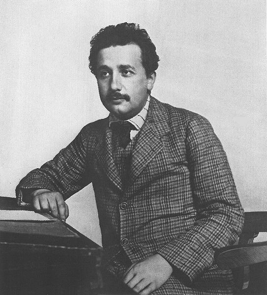 W 1905 roku Albert Einstein opublikował 5 prac, które: zmieniły zasadniczo nasze rozumienie praw przyrody, zrewolucjonizowały rozwój fizyki i techniki w XX wieku: stały się podstawą nowych odkryć i