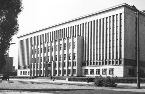 Budynek Biblioteki Jagiellońskiej wybudowany w latach 1931-1939 wg projektu W. Krzyżanowskiego Źródło: strona internetowa BJ http://www.bj.uj.edu.pl/o_bib/gm_etap1_bj.