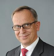 Wiceprezes Zarządu, Dyrektor ds. Handlu Okres pełnienia funkcji w Zarządzie: Funkcję Wiceprezesa Zarządu Grupy LOTOS pełni od 1 lipca 2009 roku wchodząc w skład Zarządu VII oraz VIII kadencji.