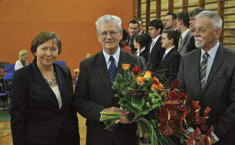 XXXVI olim pia da prze szła do hi sto rii Za koń czy ła się XXXVI edy cja Olim pia dy Wie dzy i Umie jęt - no ści Rol ni czych.