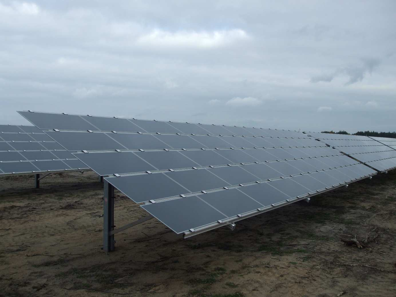 Fot. Farma fotowoltaiczna. 88 W gminie Kraśniczyn energia słoneczna może stanowić jedno z głównych alternatywnych źródeł energii.