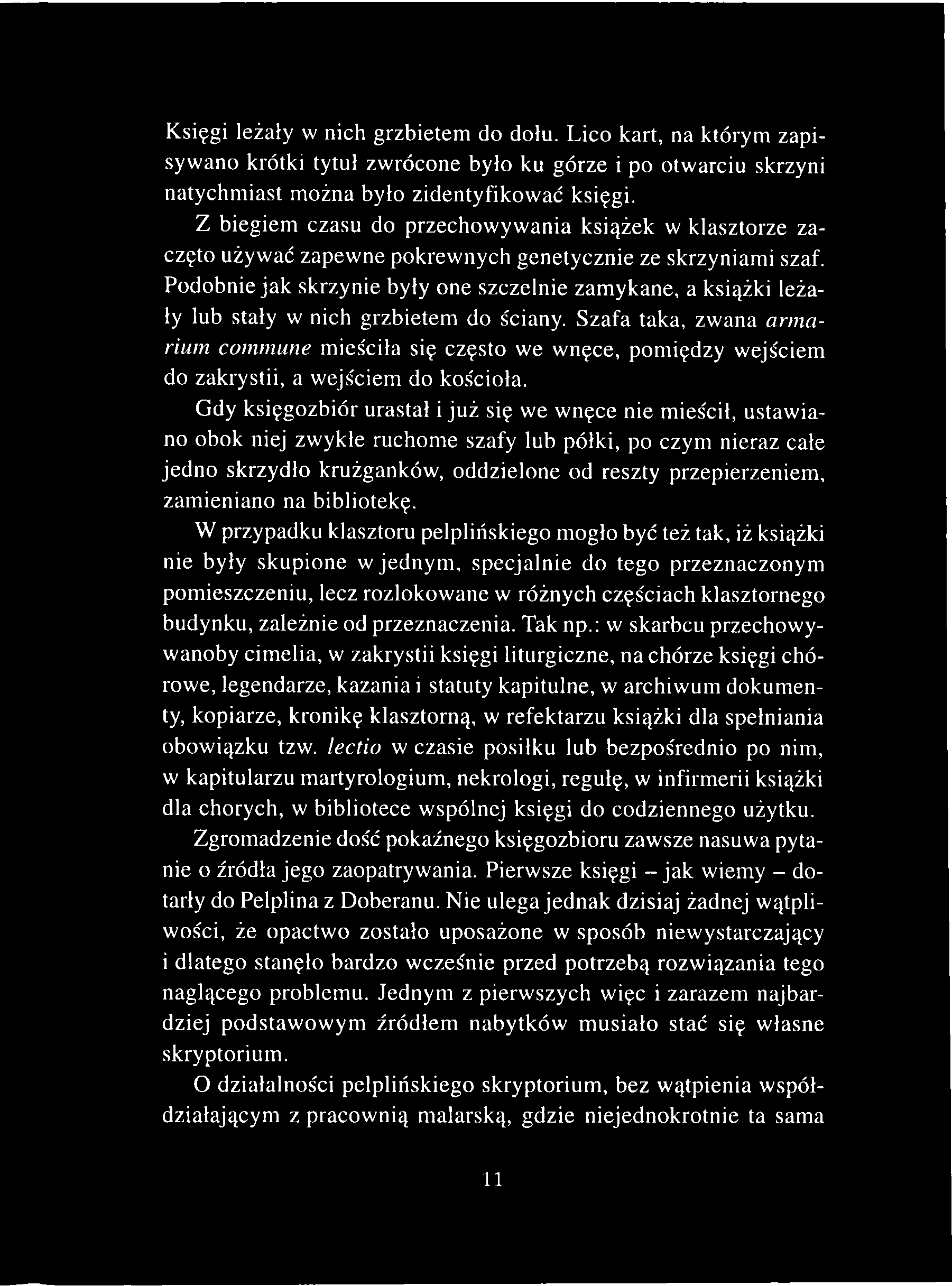 Księgi leżały w nich grzbietem do dołu. Lico kart, na którym zapisywano krótki tytuł zwrócone było ku górze i po otwarciu skrzyni natychmiast można było zidentyfikować księgi.