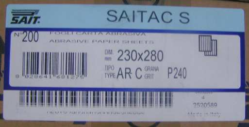S - SAITAC Papier ścierny w arkuszach S-SAITACAC A-RC/ RC/AW-D AR-C Pełno noŝywiczny papier ścierny, bardzo elastyczny, nasyp korundowy, podkład C, otwarta struktura.