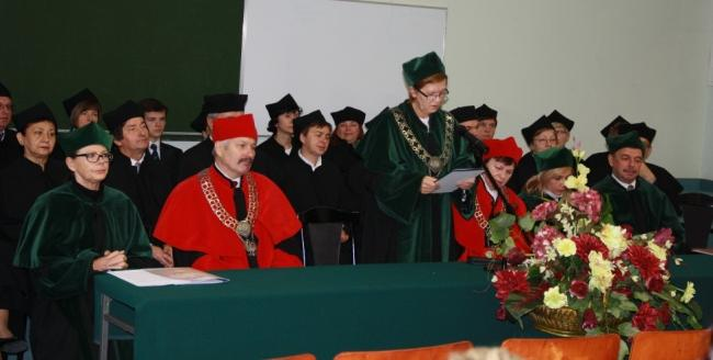 Wydział Przyrodniczy W roku akademickim 2011/2012 Uniwersytet Przyrodniczo-Humanistyczny w Siedlcach kształcił 9840 studentów Wydział Nauk Ekonomicznych i Prawnych U N I W E R S Y T E T