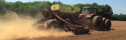 Malcom Plate, agronom gospodarstwo 800 ha Buckinghamshire (Anglia) EASYDRILL W6000 Fertisem HD Pro Wybraliśmy siewnik EASYDRILL, aby jak najmniej poruszać ziemię podczas siewu.