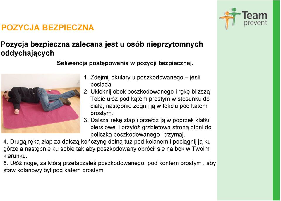 Ukleknij obok poszkodowanego i r k bli sz Tobie u ó pod k tem prostym w stosunku do cia a, nast pnie zegnij j w okciu pod katem prostym. 3.