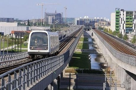 Gazeta Krakowska Numer 3 05/2014 Strona 2 www.gazetakrakowska.pl METRO NA ESTAKADACH! - Czy to możliwe?! Bezzałogowe metro?! Nie z importu!