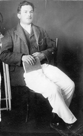 Teodor Teodor Șușman a fost un reprezentant al elitei locale rurale și primar independent (n-a fost membru al nici unui partid) al comunei Răchițele din zona Huedinului.
