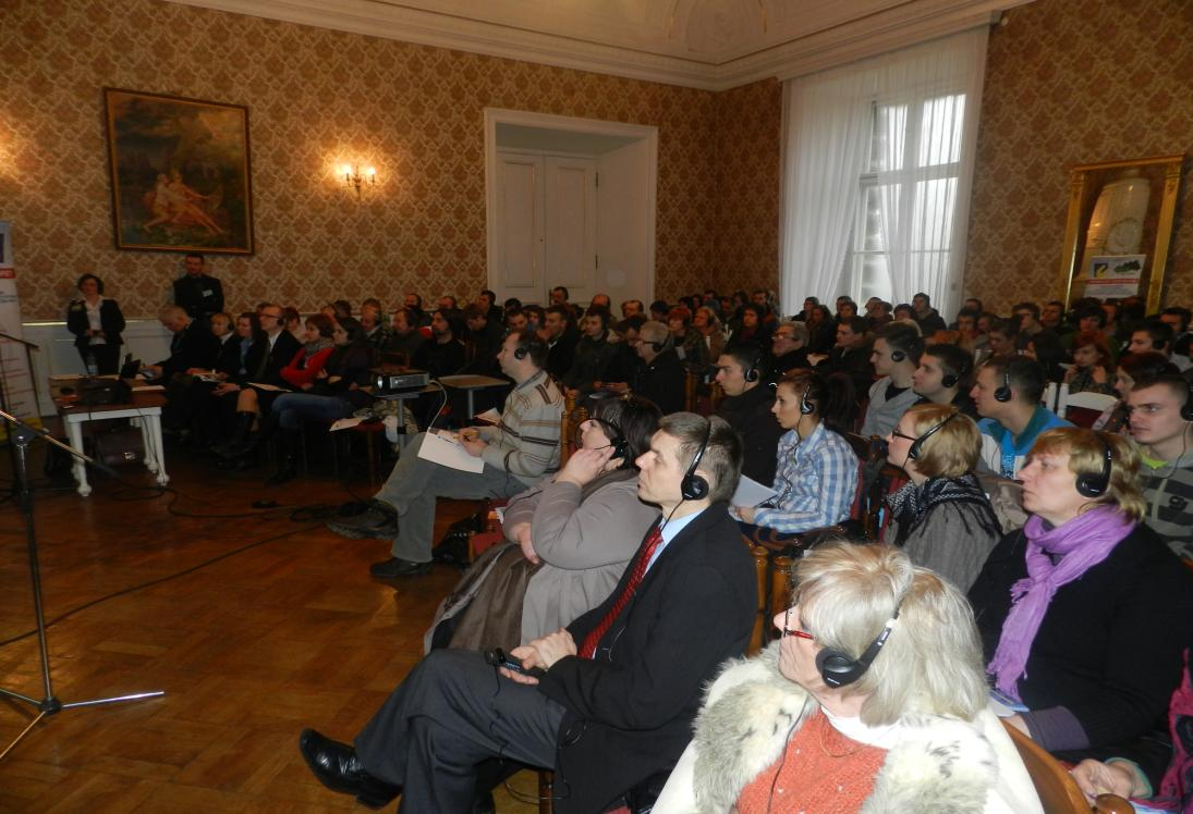 Następnie Doradca Eures z Niemiec przybliżył warunki życia i pracy w Niemczech, wskazując jednocześnie na możliwości oferowane przez niemiecki rynek pracy, a także sposoby poszukiwania pracy.