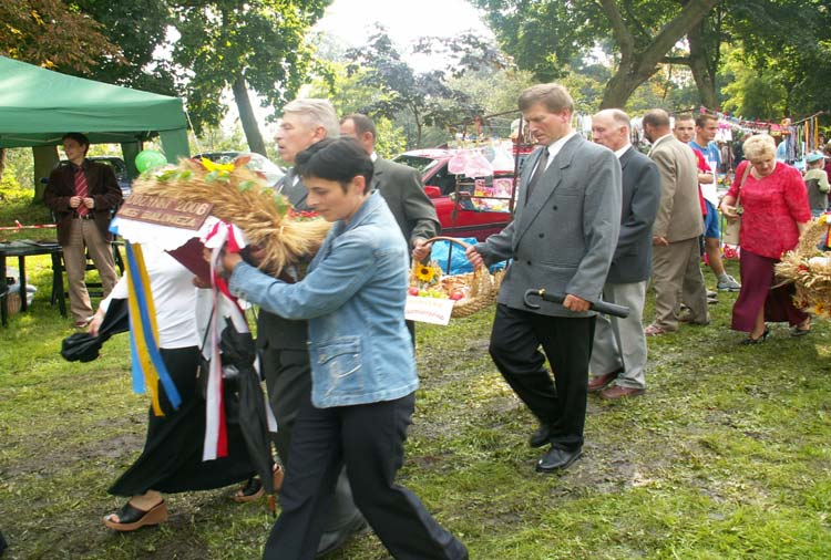 5.3. Imprezy Mieszkańcy Białowieży organizują różne imprezy okolicznościowe, m.in. Dzień Babci, Dzień Dziadka, Dzień Kobiet, Dzień Matki, Dzień Dziecka.