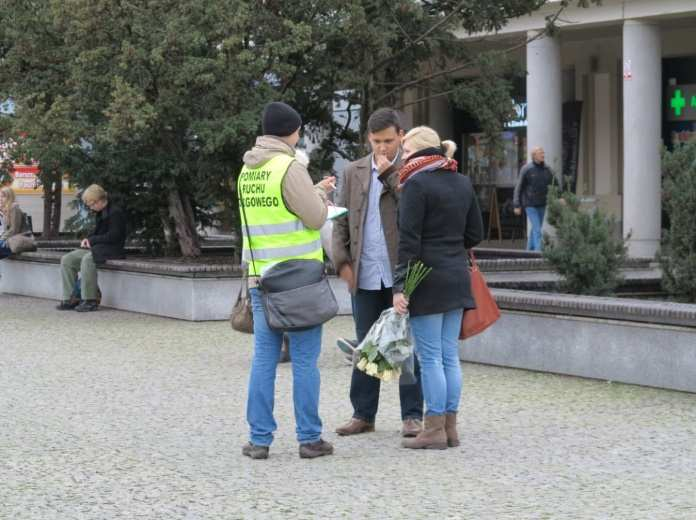 Badanie ankietowe Zbadano : obszar ul. Starowiejskiej 29 podróży: - w godzinach porannych (6.3-1.3) wykonano 1483 ankiety - w godzinach popołudniowych (14.3-18.3) 1417 ankiet.