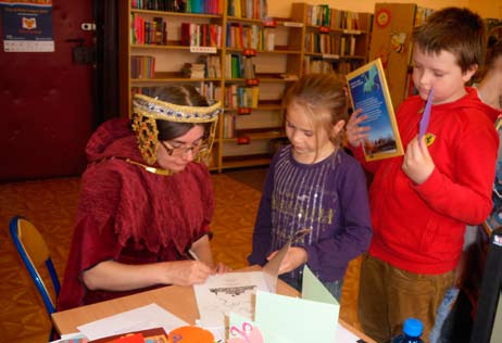 Grupy defaworyzowane określone w LSR Grupy defaworyzowane to inaczej grupy wykluczone, grupy będące w trudnej sytuacji/położeniu na rynku pracy lub w życiu społecznym.