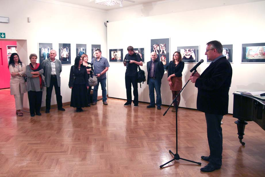 dr Jan Główka Dyrektor Muzeum Historii Kielc www.muzeumhistoriikielc.pl Z wielką radością chciałem złożyć gratulacje Członkom Stowarzyszenia Fotograficznego CKFoto.