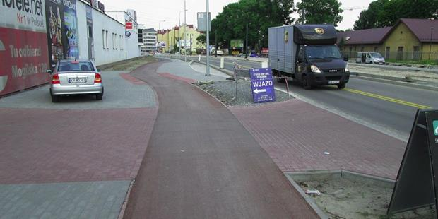 Drogi dla rowerów są najbezpieczniejszym rozwiązaniem umożliwiającym poruszanie się rowerzystom po drogach publicznych, powinny powstawać wzdłuż dróg, na których prędkość miarodajna pojazdów