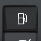 Jak zatankować? 05 Nacisnąć przycisk na panelu przełączników oświetlenia, aby otworzyć klapkę wlewu paliwa klapka otworzy się po zwolnieniu przycisku.