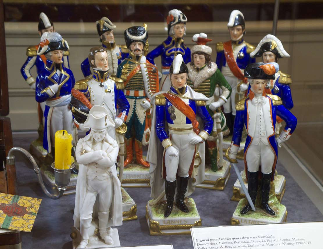 System napoleoński w Europie Porcelanowe figurki generałów napoleońskich Dumourieza, Lannesa, Bertranda,
