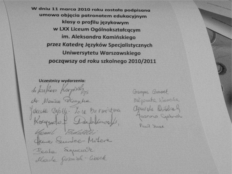 SPRAWOZDANIA ZAPOWIEDZI KOMUNIKATY KOMUNIKACJA SPECJALISTYCZNA 3 2010 ŁUKASZ KARPIŃSKI, MONIKA PŁUŻYCZKA Uniwersytet Warszawski Instytut Kulturologii i Lingwistyki Antropocentrycznej Umowa patronacka