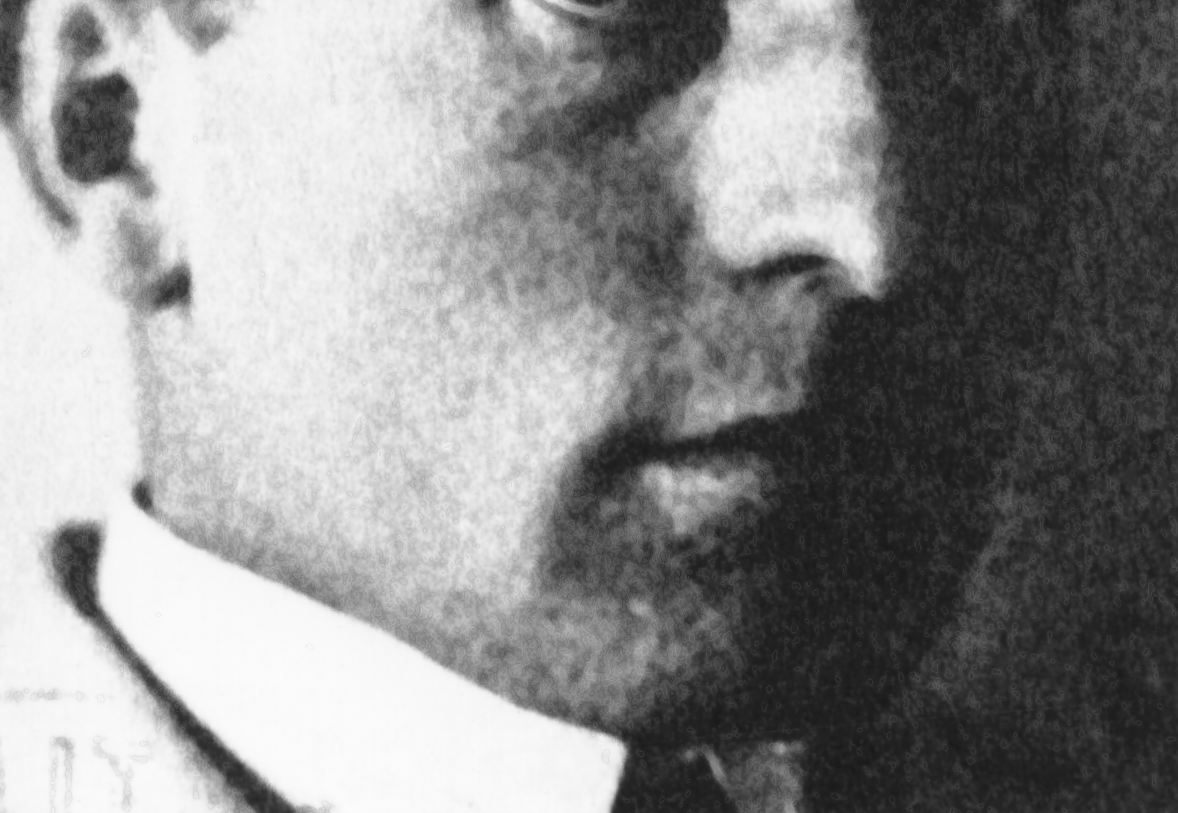 Nawiązał kontakt z poselstwem polskim, gdzie otrzymał propozycję wyjazdu do Szwecji lub do polskich oddziałów we Francji.