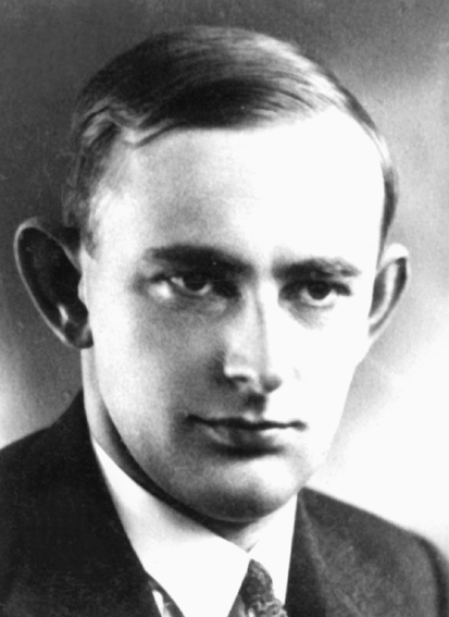 Deyczakowski Zbigniew oficer Polskiej Marynarki Handlowej, poliglota, żeglarz. Urodził się 27.03.1902r. w Ottyni koło Stanisławowa, jako potomek deja Tatarów akermańskich.