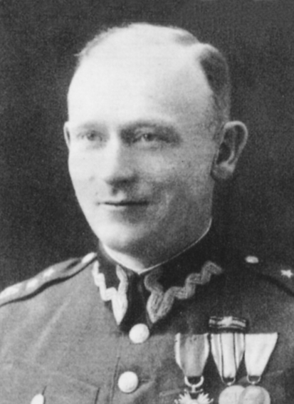 Kamiński Alojzy rzemieślnik Urodził się 23.08.1898 w Mrocznie pow. Lubawa. W latach 20. przeprowadził się do Grudziądza, gdzie razem z bratem prowadził zakład fryzjerski.