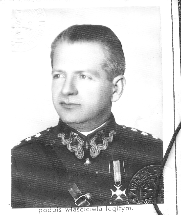 Maciejewski Czesław lekarz Urodził się 27.04.1894 r. w Mogilnie. Skończył studia medyczne w Poznaniu. Do Gdyni przyjechał w 1930, natomiast zameldował się na stałe15.01.1932.