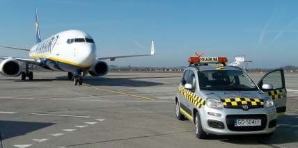 3.2.2. Dział Operacyjny Portu Lotniczego Gdańsk DyŜurny Operacyjny Portu Lotniczego (DOPL) DyŜurny Operacyjny Portu Lotniczego jest odpowiedzialny za nadzór nad gotowością eksploatacyjną lotniska.